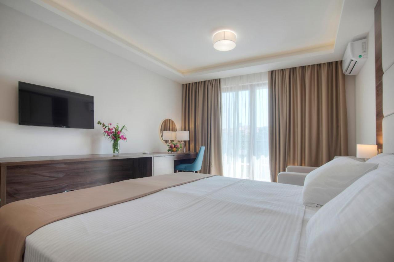 Hotel Twelve By Aycon Budua Esterno foto