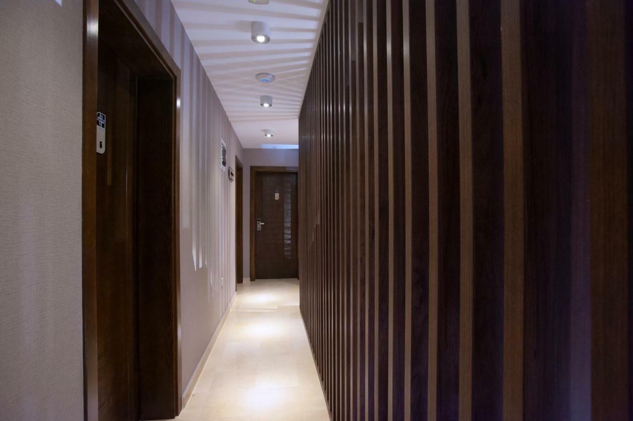 Hotel Twelve By Aycon Budua Esterno foto